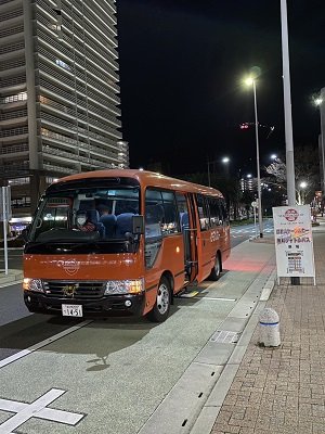 kitakyushulife-colum-shuttlebus-nightview.JPG
